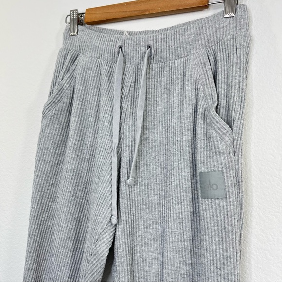 ALO YOGA Women’s Muse Sweatpant Heather Grey size Small - Picture 6 of 12